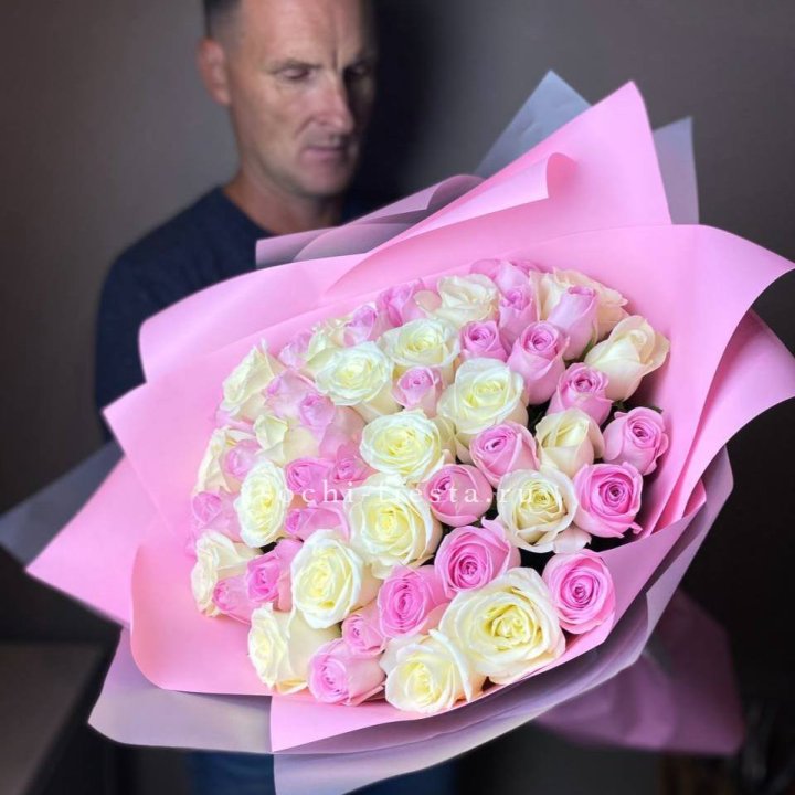 51 белых и розовых роз в Барнауле