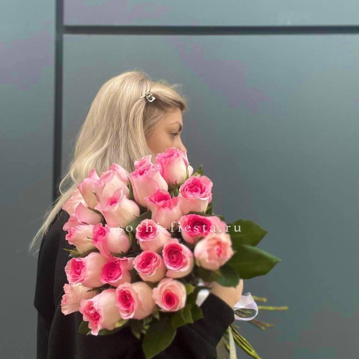  25 розовых роз в Барнауле