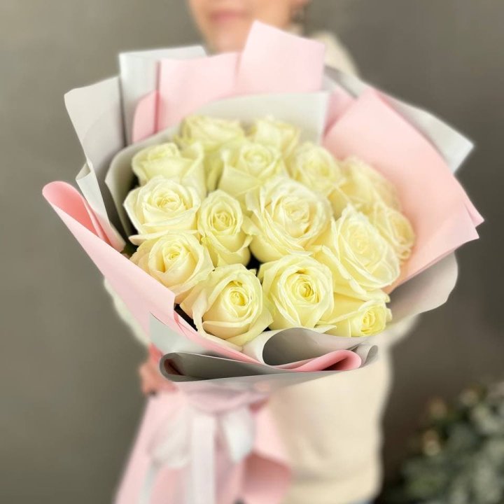 15 белых роз пудра в Барнауле