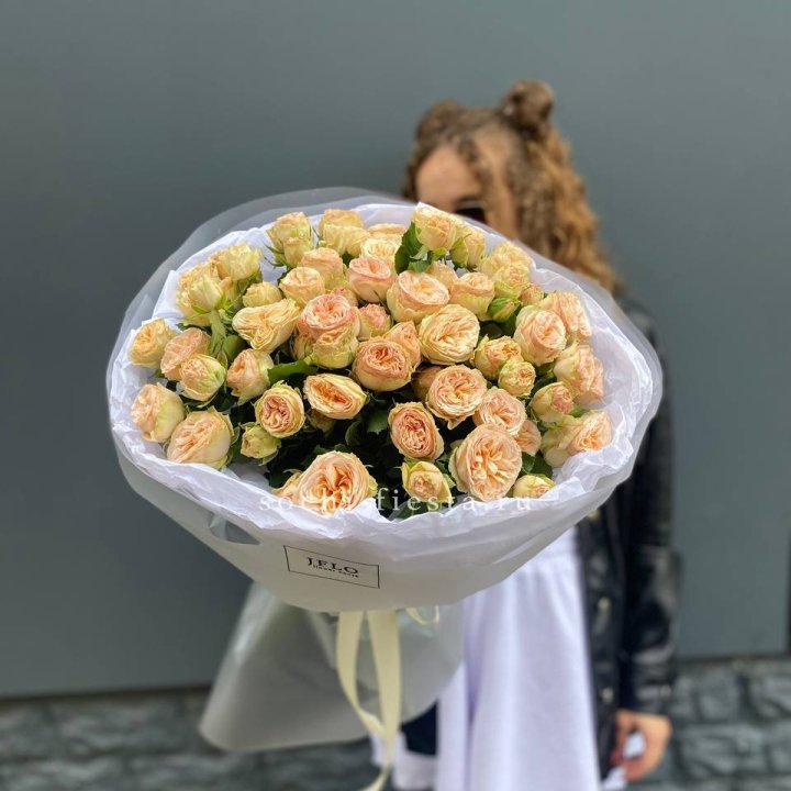 15 пионовидных роз в Барнауле