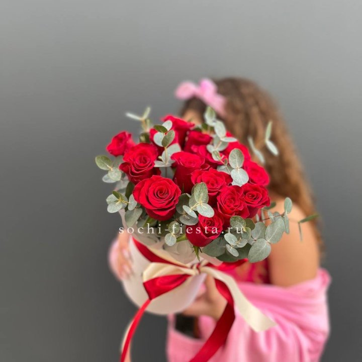 15 Красных роз в боксе №2 в Барнауле