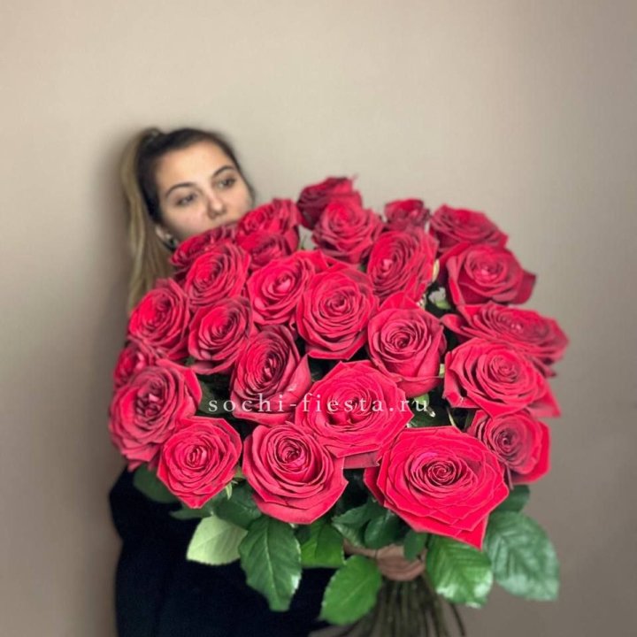 25 высоких роз в Барнауле
