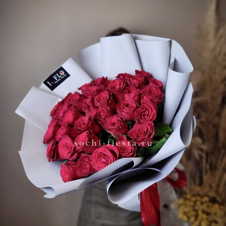 Красные розы 33 шт в Барнауле
