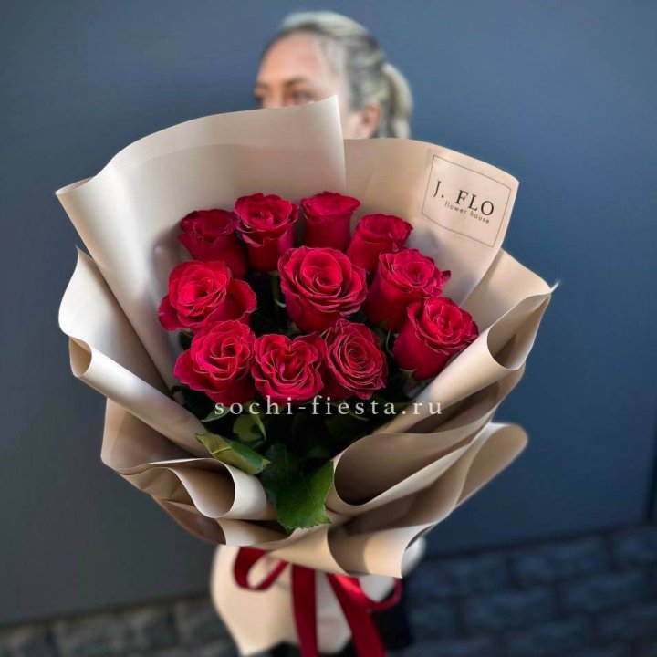 Букет красных роз "Наоми" в Барнауле