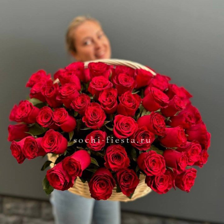 101 красная роза в корзине   в Барнауле