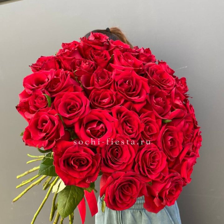 35 красных роз под ленту в Барнауле