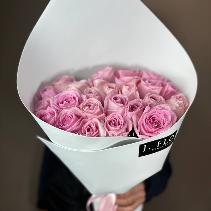 25 розовых роз в Барнауле