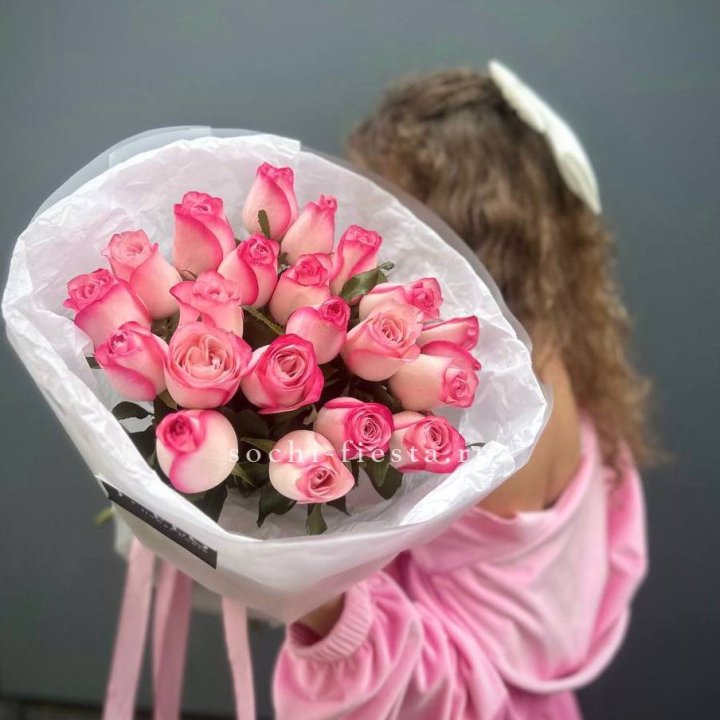 21 розовые розы Венди  в оформлении в Барнауле