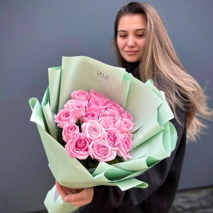 17 розовых роз в Барнауле