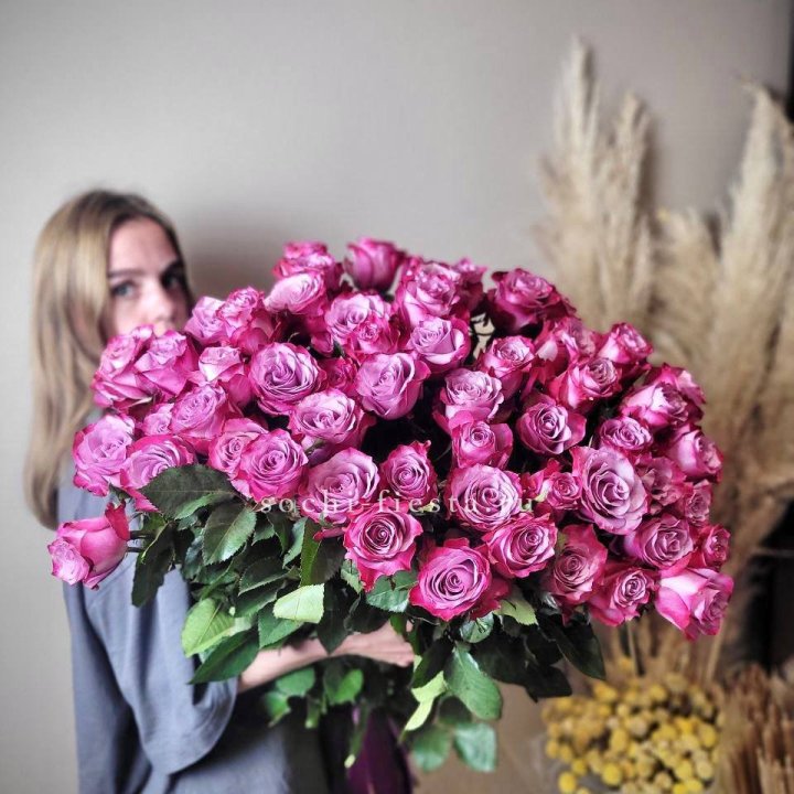 Охапка высоких роз Деп перпел в Барнауле