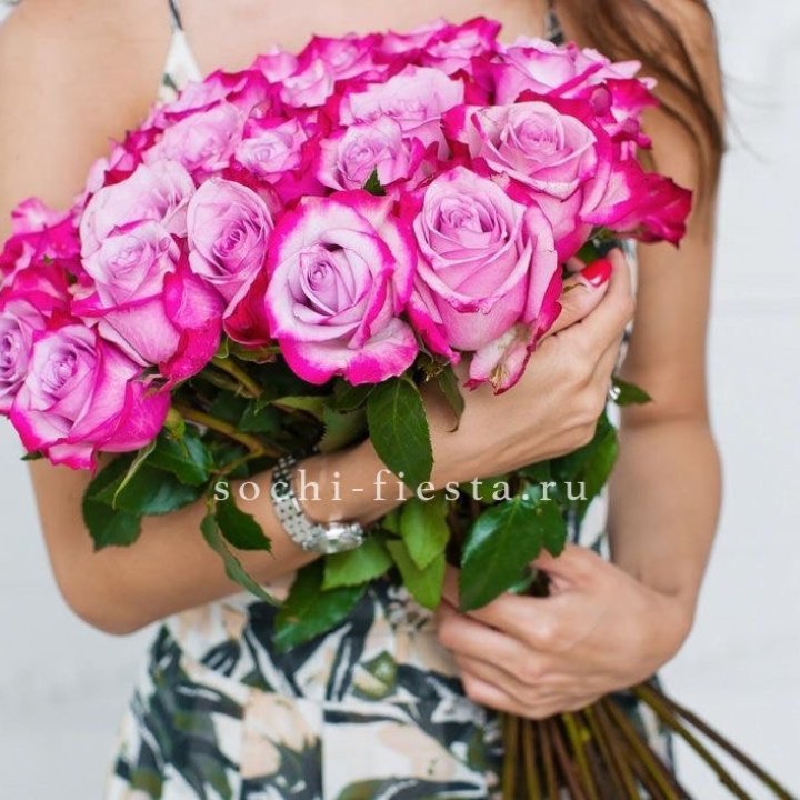 Букет высоких роз Ди перпел в Барнауле