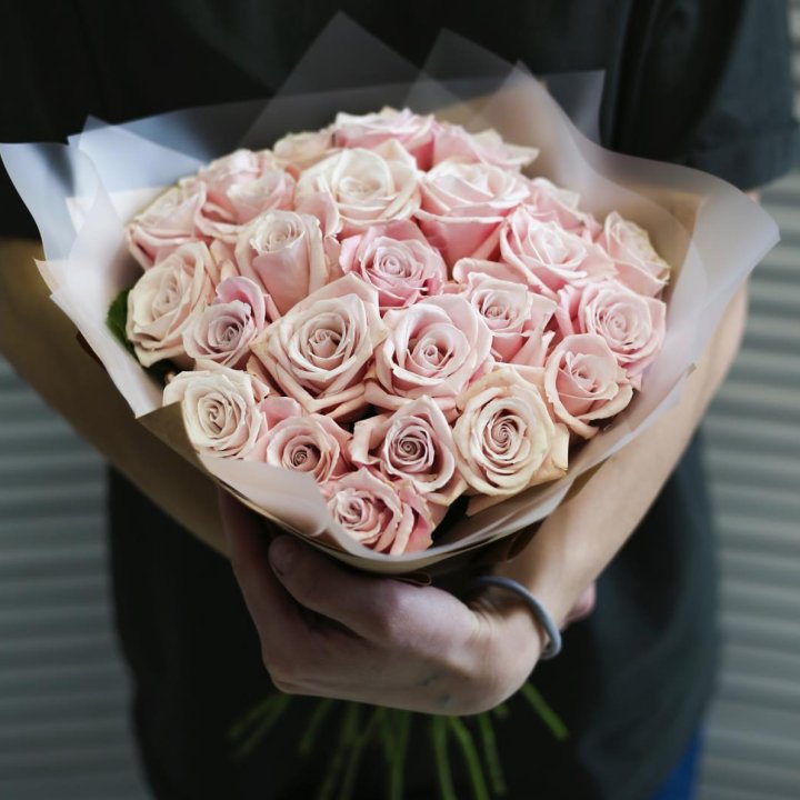27 кремовых роз в Барнауле