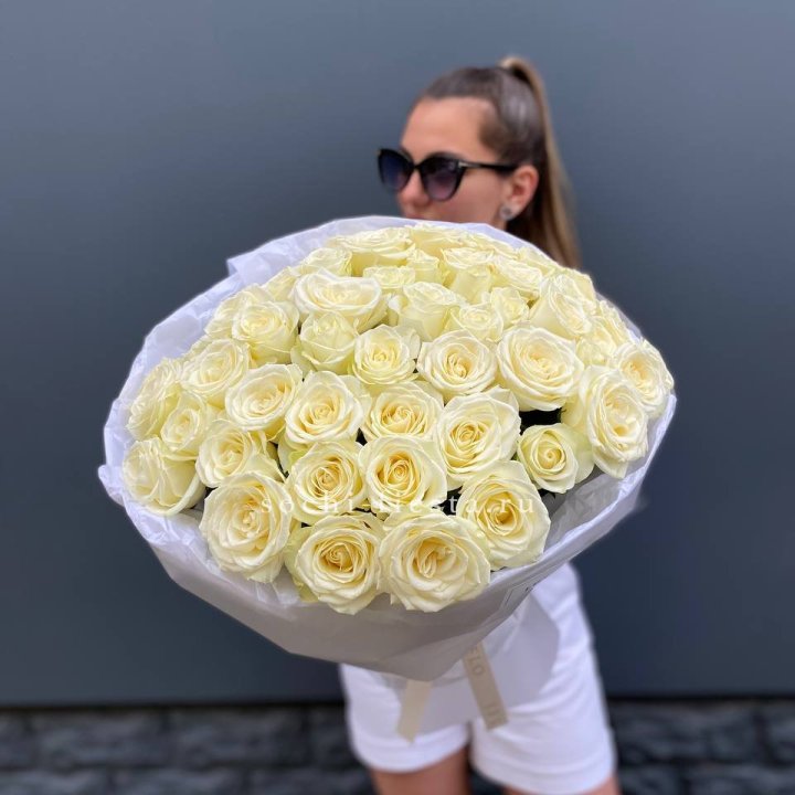 51 белая роза  в Барнауле