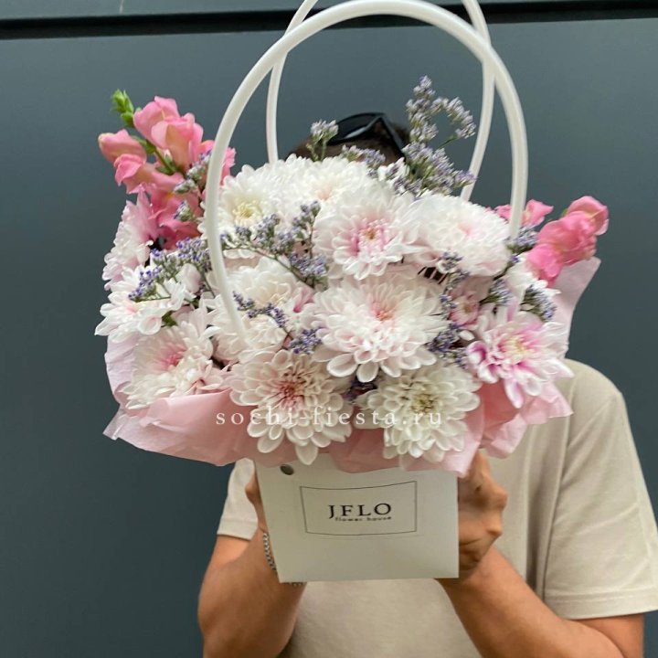 Сумочка из стойких цветов  в Барнауле