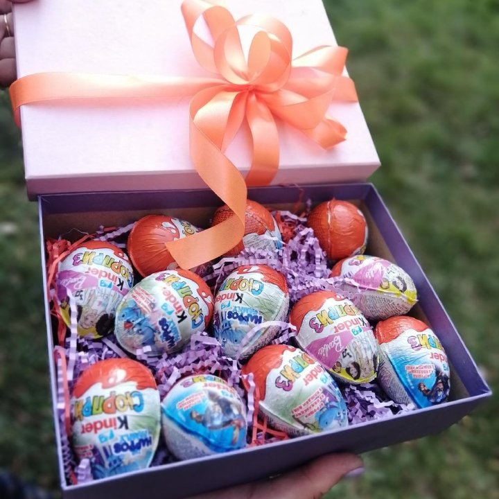 Коробка с киндерами в Барнауле