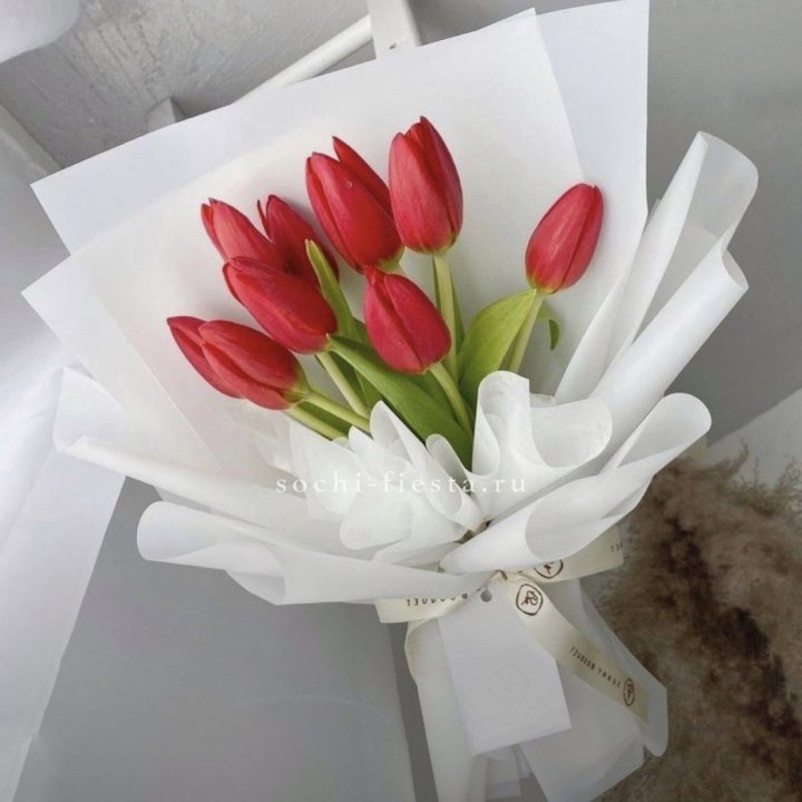 Букет красных тюльпанов в Барнауле