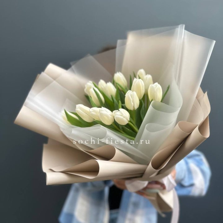 Букет из 15 белых тюльпанов в Барнауле