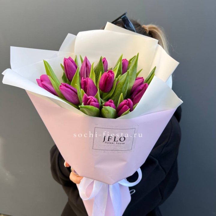 15 пурпурных тюльпанов в Барнауле