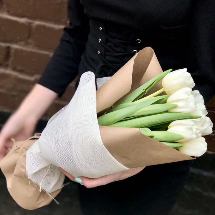 Букет белых тюльпанов в Барнауле