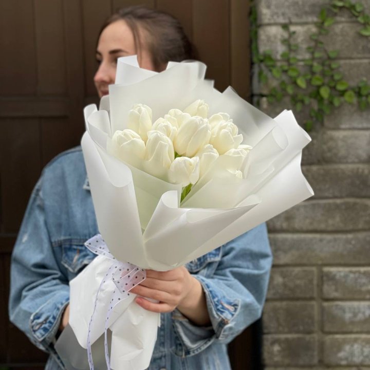 Букет белоснежных тюльпанов в Барнауле