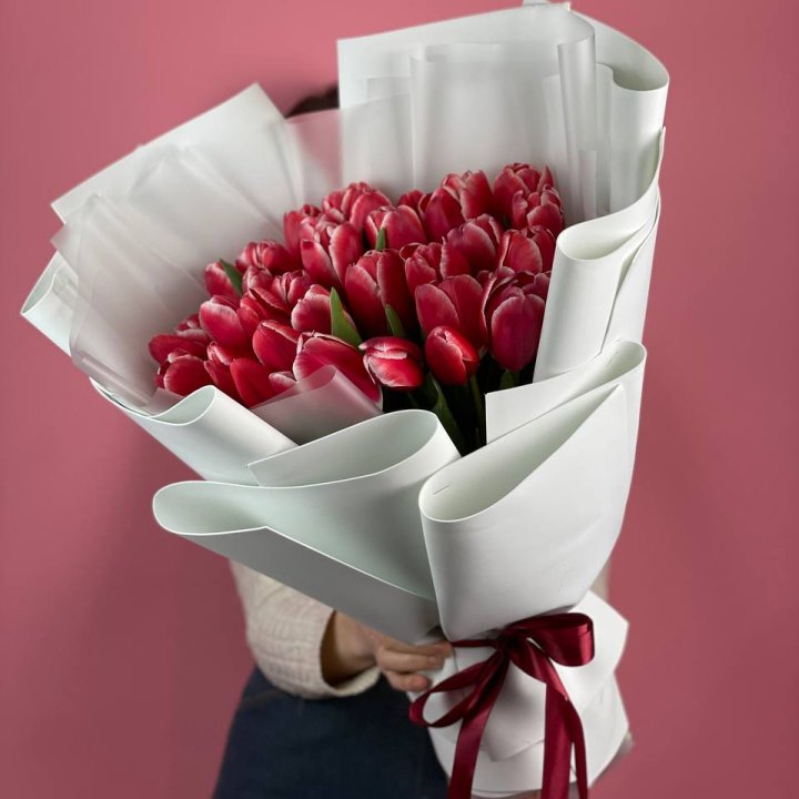 Букет красных тюльпанов в Барнауле